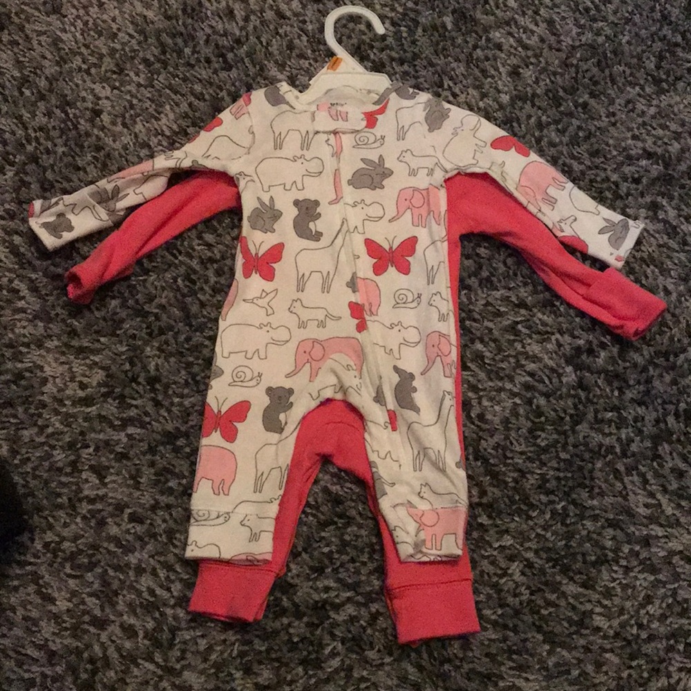 Carter’s onsies - Picture 2 of 2